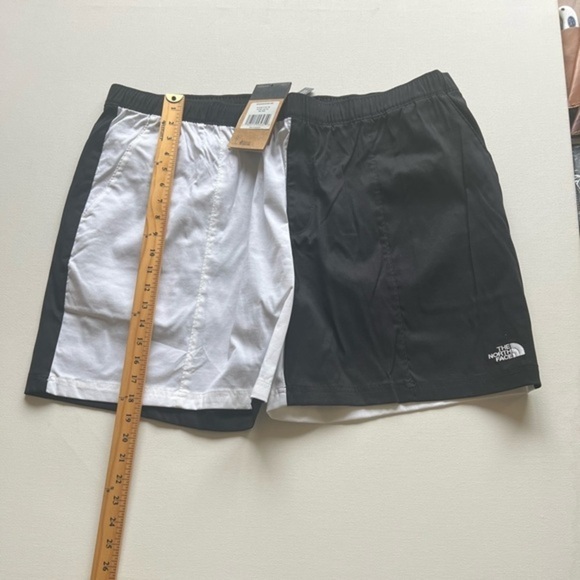 NWT North Face Men’s Class V Pull On Shorts Black And White Size Large Short 6” - Picture 1 of 7